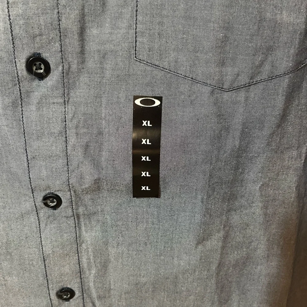 Mens NWT Oakley Gray Casual Short Sleeve Button Up Shirt Size XL - Picture 2 of 7